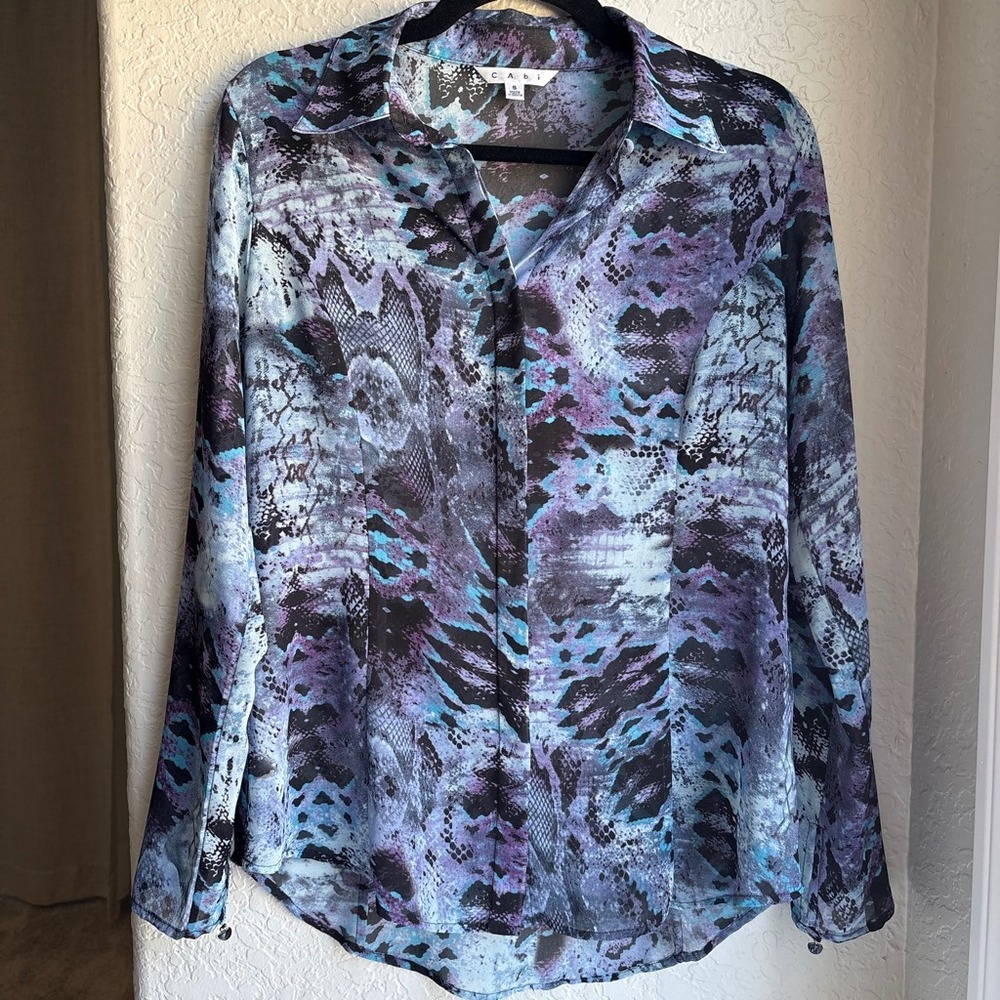 Cabi Snakeskin Print Womens Small Button Down Shirt Purple Blue Animal Print